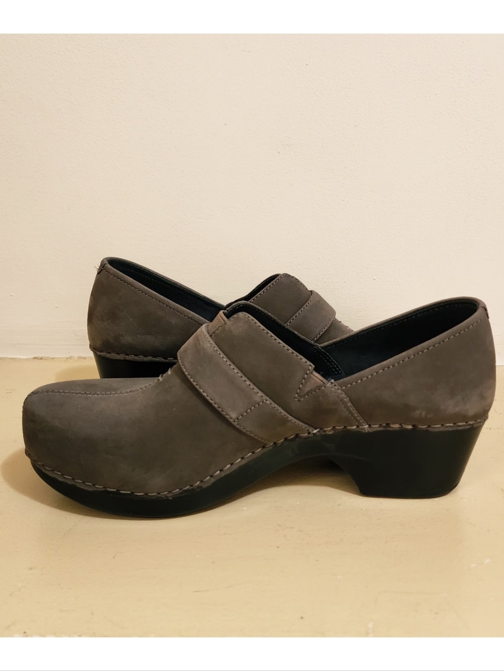 Dansko Leather Grey Suede Buckle Slip On Tamara Clogs Shoes Sz 41/10,5 - Picture 3 of 10